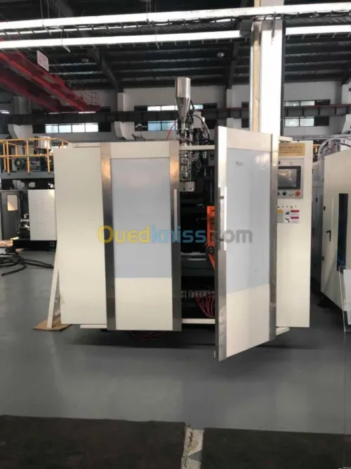 Machine d'extrusion soufflage