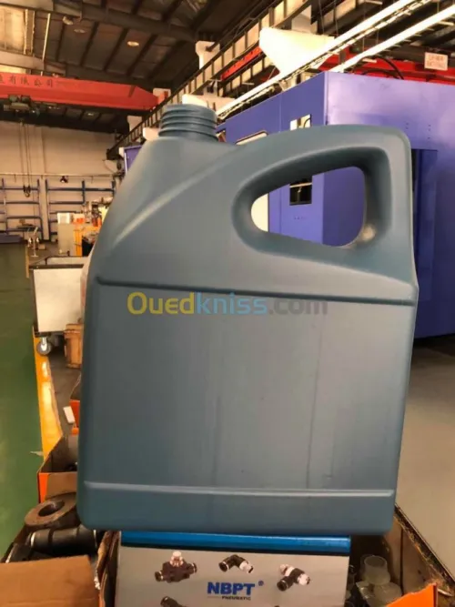 Machine d'extrusion soufflage