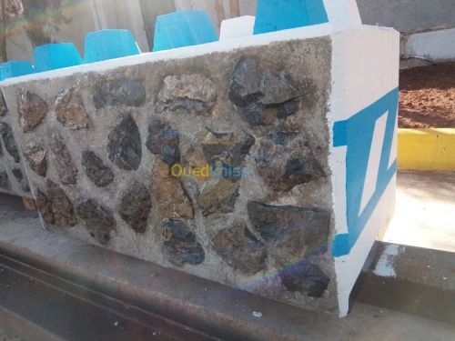 Bloc Empilé en Béton Préfabriqué