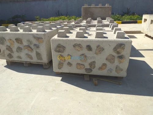 Bloc Empilé en Béton Préfabriqué
