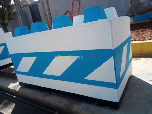 Bloc Empilé en Béton Préfabriqué