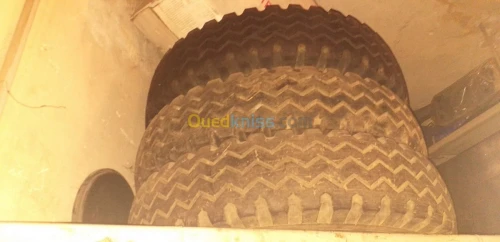 Vends 4 pneus Michelin routier 900×16