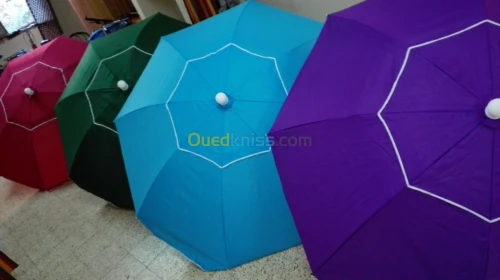 Parasol et équipement de plage et pisc