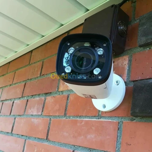 تركيب كاميرات المراقبة وأجهزة الإنذار