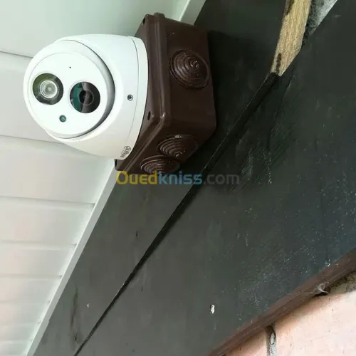 تركيب كاميرات المراقبة وأجهزة الإنذار