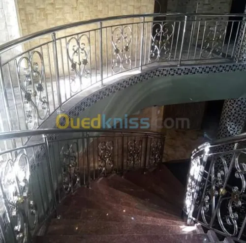 Rompe escaliers  et garde-corps  en in