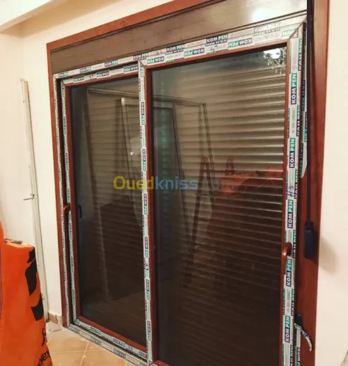 Fenêtre pvc aluminium moustiquaire cabine douche 