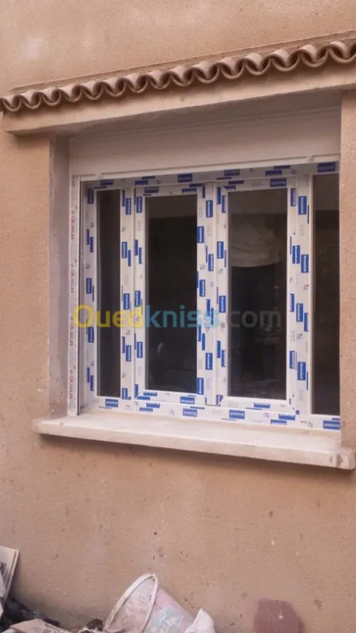 Fenêtre pvc aluminium moustiquaire cabine douche 