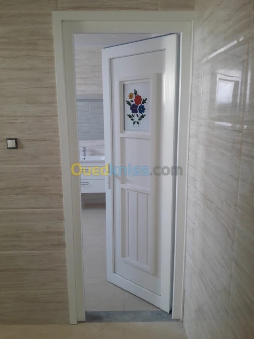 Fenêtre pvc aluminium moustiquaire cabine douche 