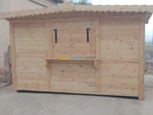  kiosques en bois rouge