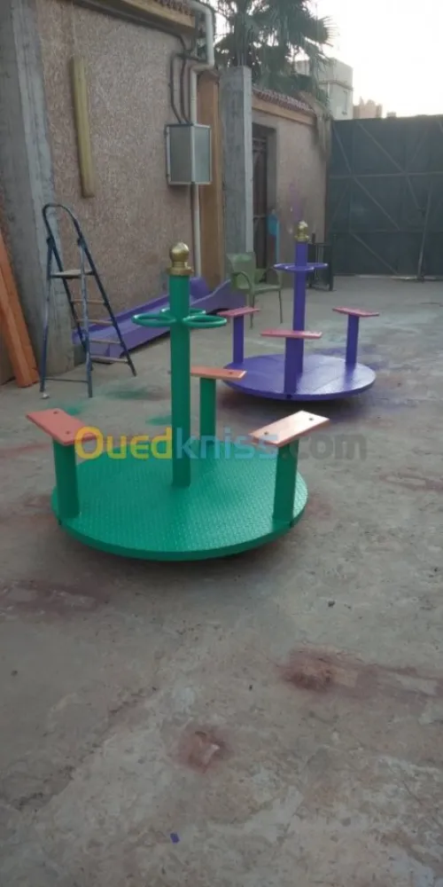  kiosques en bois rouge
