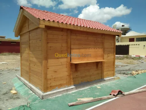  kiosques en bois rouge