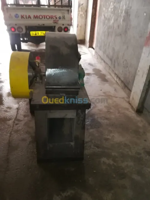 Machine fabrication de sciure(Néjdare)