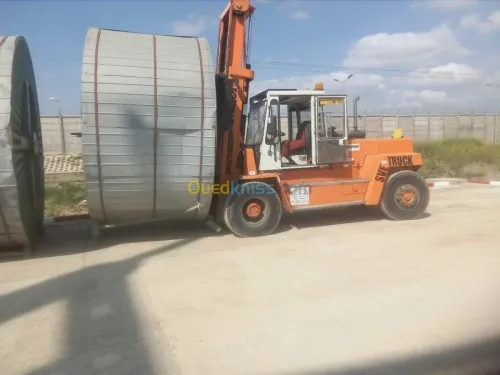 Location engins Clark et grue