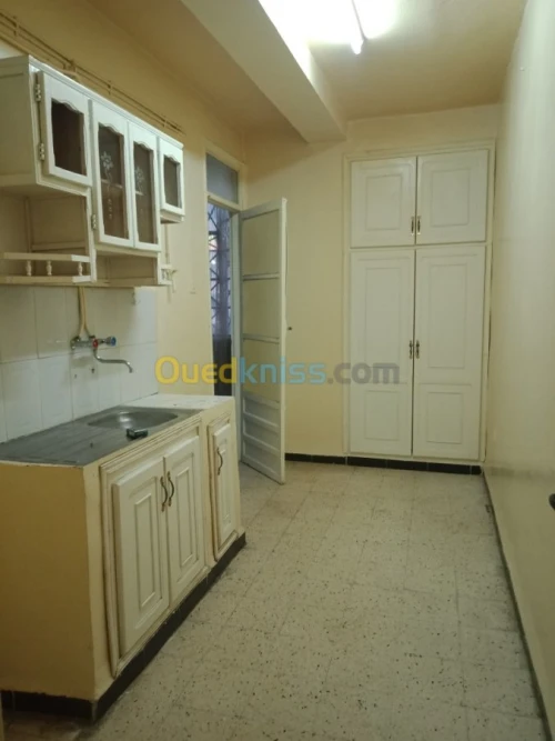 Location Appartement F3 Oum el bouaghi Ain beida