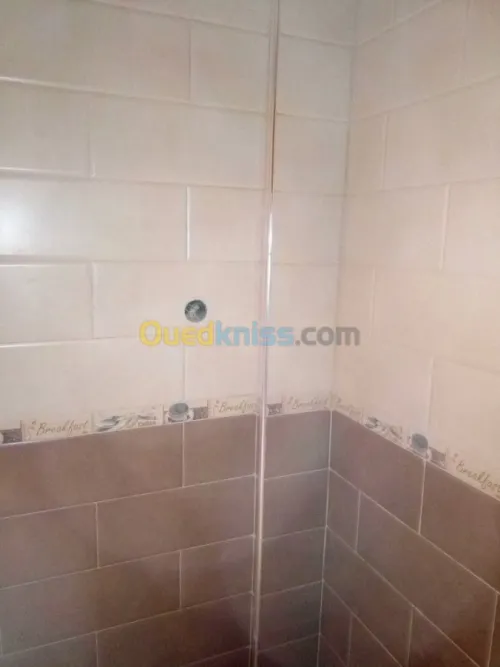 تركيب السيراميك و البلاط الأرضي 