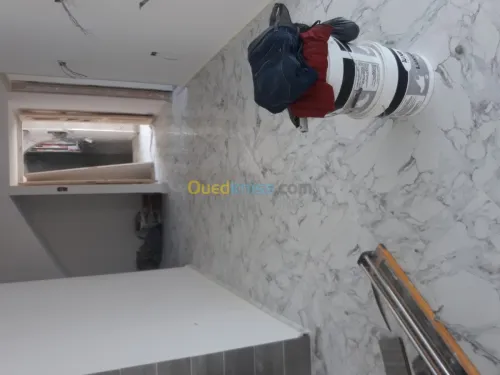 تركيب السيراميك و البلاط الأرضي 