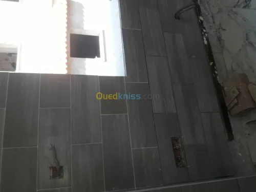تركيب السيراميك و البلاط الأرضي 