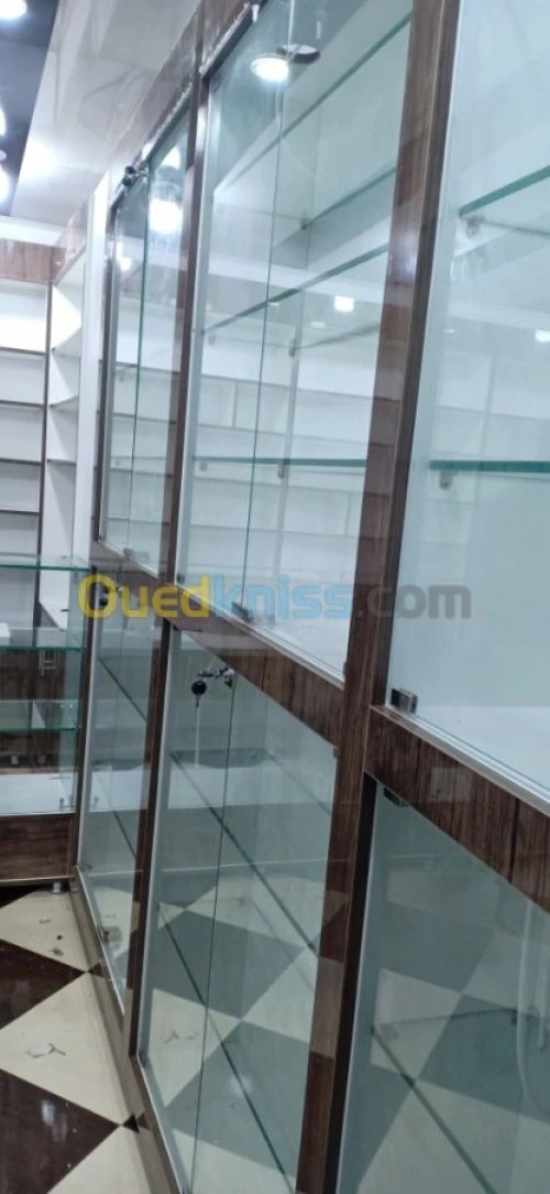 Armoire en bois ( verre) 