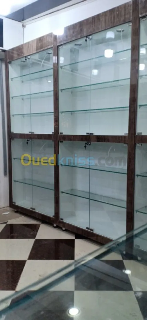 Armoire en bois ( verre) 