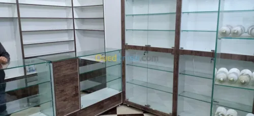 Armoire en bois ( verre) 