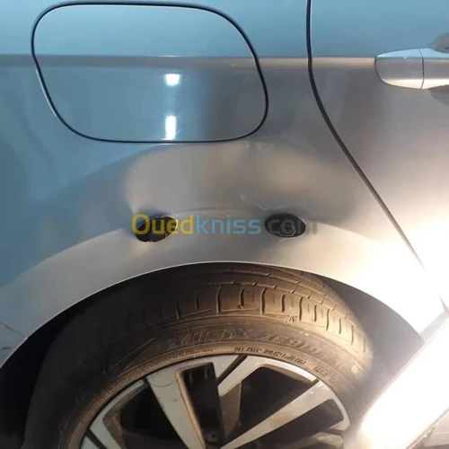 DÉBOSSELAGE DE CARROSSERIE