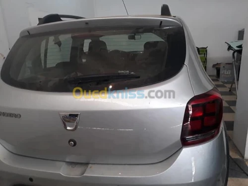 DÉBOSSELAGE DE CARROSSERIE