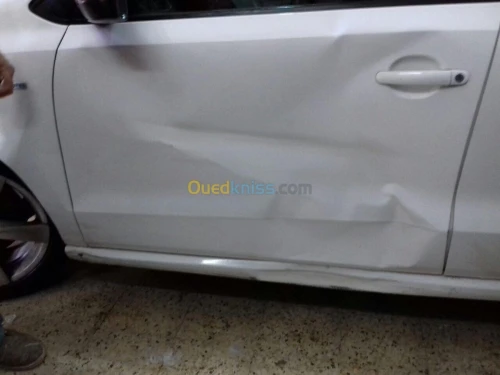 DÉBOSSELAGE DE CARROSSERIE