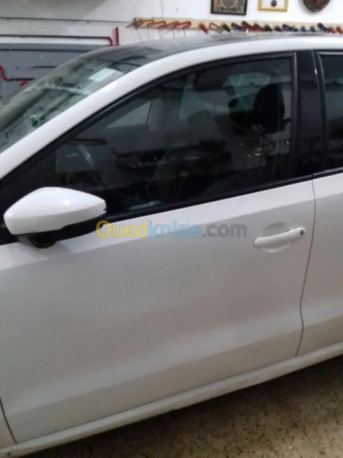 DÉBOSSELAGE DE CARROSSERIE