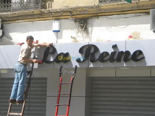 Enseigne lumineuse .lettre boitie. Led