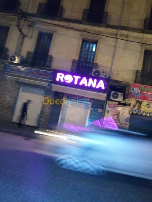 Enseigne lumineuse .lettre boitie. Led