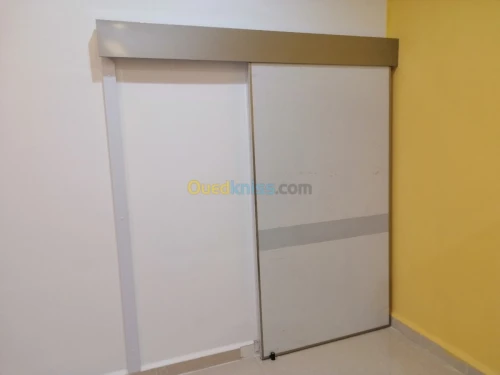 Porte hospitalier antibactériens 