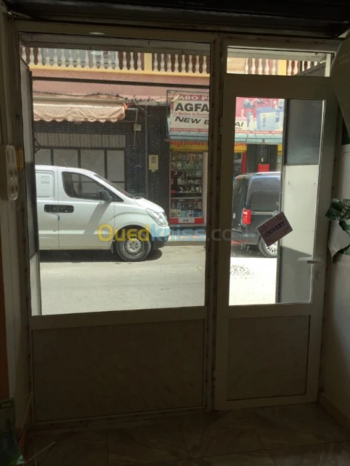 Vente vitrine trés bon état