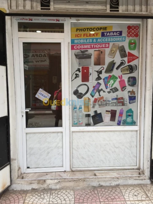 Vente vitrine trés bon état