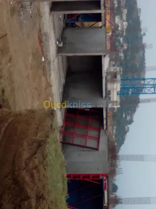 VENTE CENTRALES A BETON - GRUES A TOUR