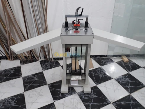 عتاد محل للبيع لصنع الاطر و المرايا  a