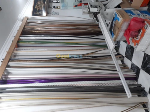 عتاد محل للبيع لصنع الاطر و المرايا  a