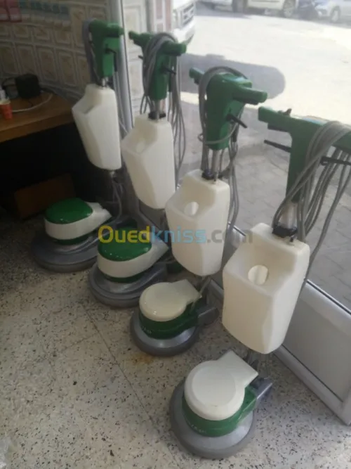 matériel  de nettoyage 