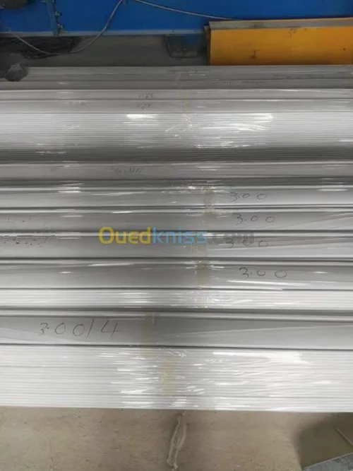 Fabrication lames rideaux metalliques