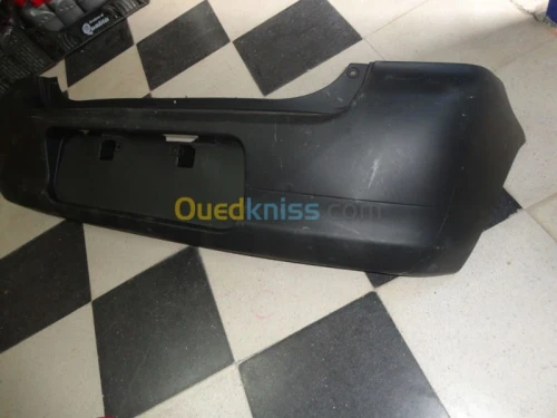 pare choc MARUTI et SUZUKI