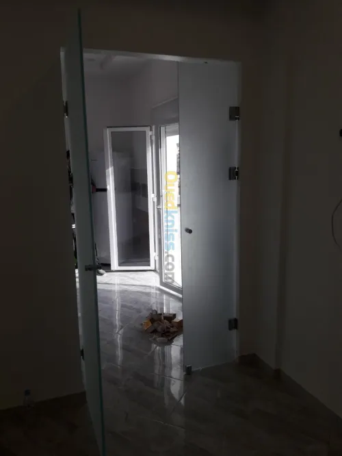 Vitrine en verre trempé 