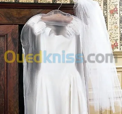 LAVAGE REPASSAGE ET TEINTURE DE LINGE.