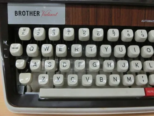 Machine à écrire vintage Brother Deluxe 1300