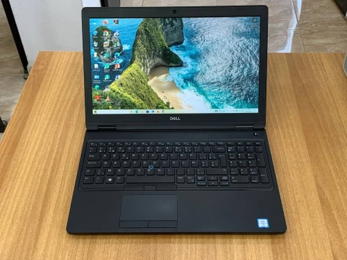 DELL LATITUDE 5500 / INTEL I5 8 EME / 8 G / 256 SSD NVME / 15.6 FHD batterie 40%