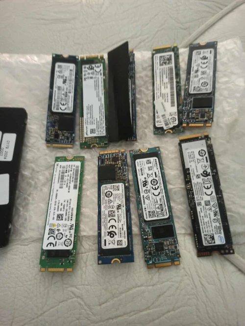LOT DE DIQUE SSD NVME 256G TOSHIBA AVEC GARANTIE 3 MOIS