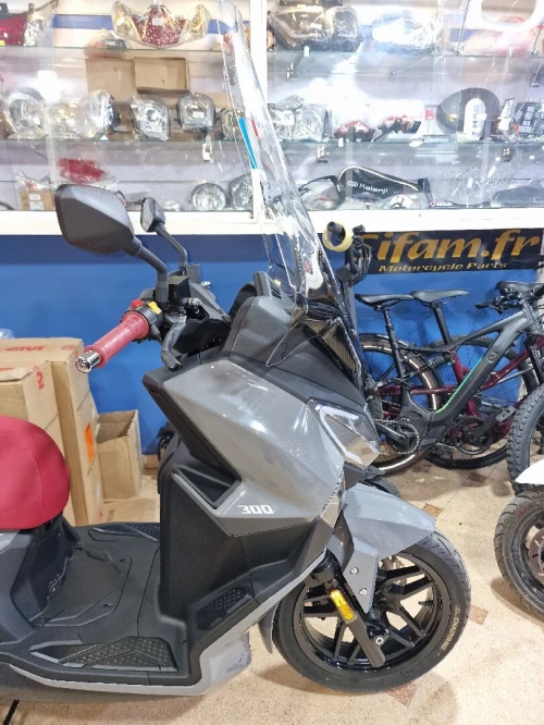 PARE BRISE GIVI SYM JOYRIDE 300