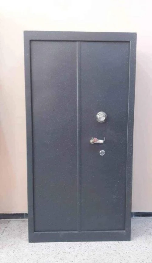 ARMOIRE BLINDE ET COFFRE FORT