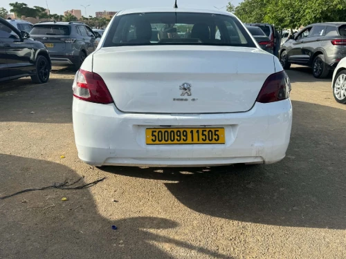 Peugeot 301 2015 Allure