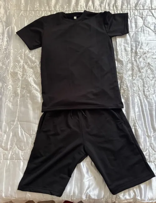 Ensemble short t-shirt noir neuf jamais porté