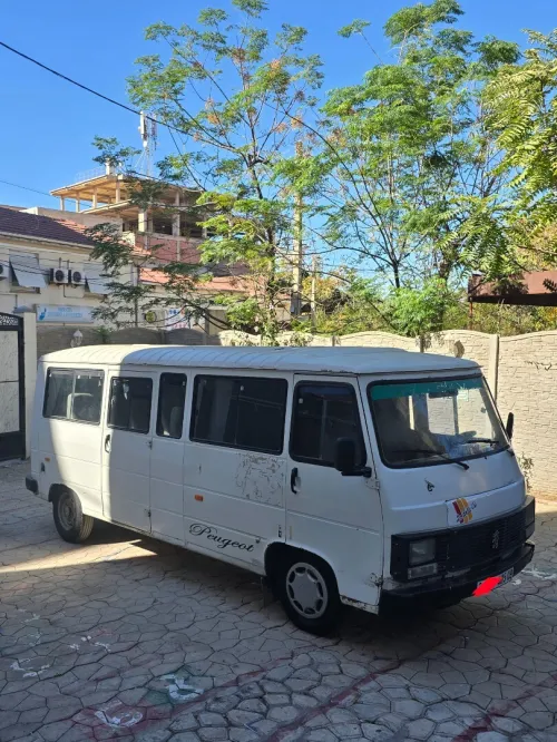 Peugeot J9 2005